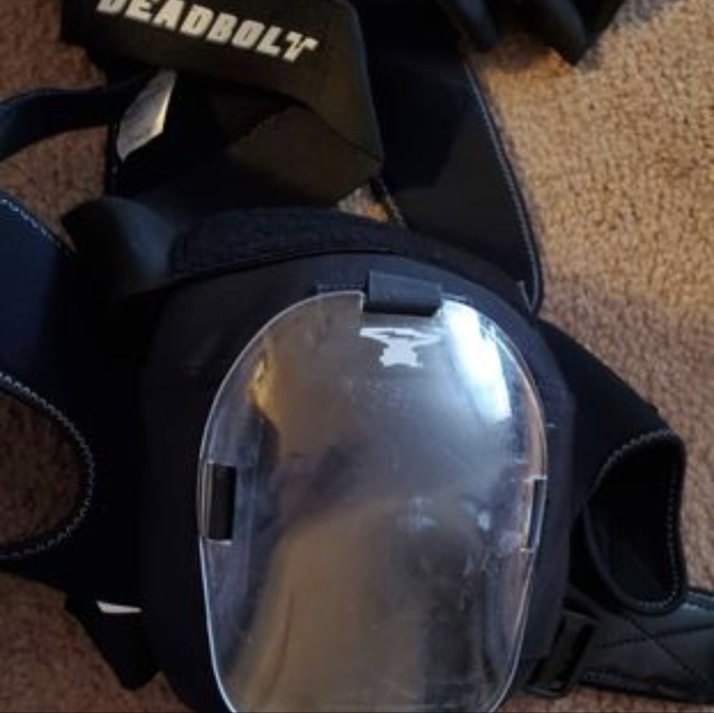 Deadbolt skate kneepads